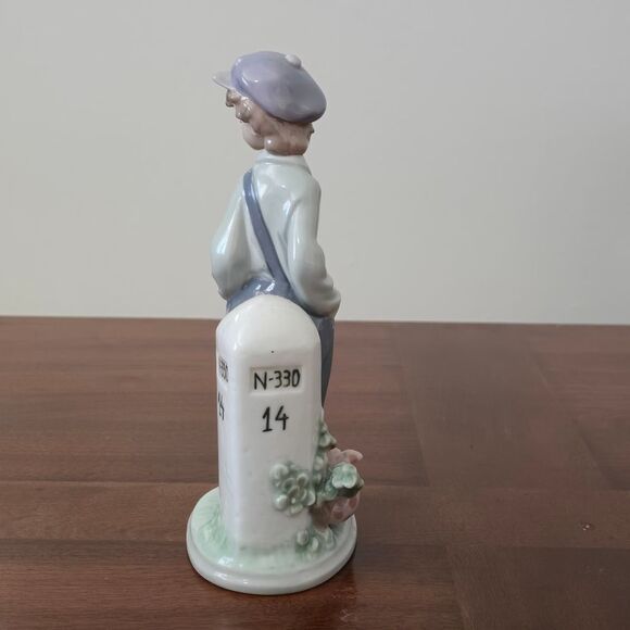 LLADRO Figurine "The Wanderer" 5400 - Traveling Boy with Hobo Sack - Picture 6 of 9